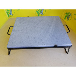 Piastra in pietra lavica naturale per cucinare con notevole spessore di 3 cm 40 x 60 con telaio e gambe pieghevoli.